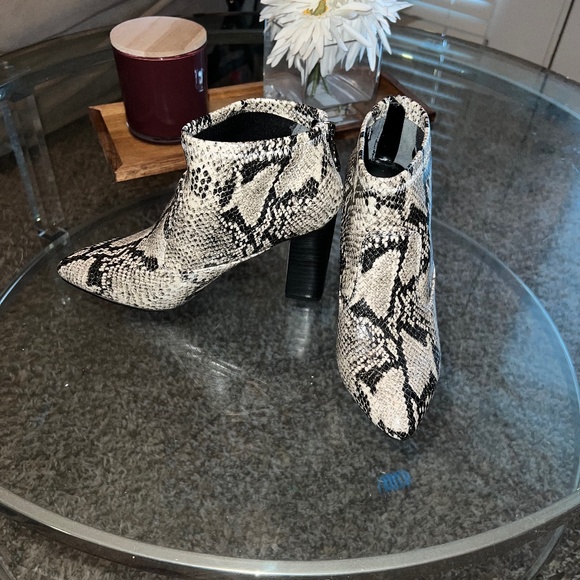 Franco Sarto Shoes - NWOT Franco Sarto Kortney Snakeskin Heeled Booties Size 6